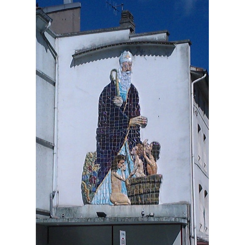 Saint Nicolas en céramique d'Epinal dans les Vosges. Il a été créé par mes parents Jean et Geneviève Hutin Koechlin en 1967
